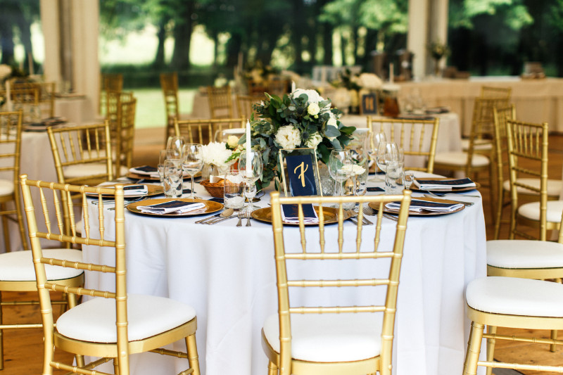 פתרונות ריהוט לאירוע - למה כדאי לבחור בהשכרת שולחנות לאירוע הבא שלכם?